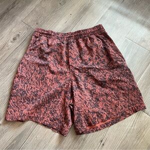 Mens Lululemon Athletic Shorts, Size M, Red Camo